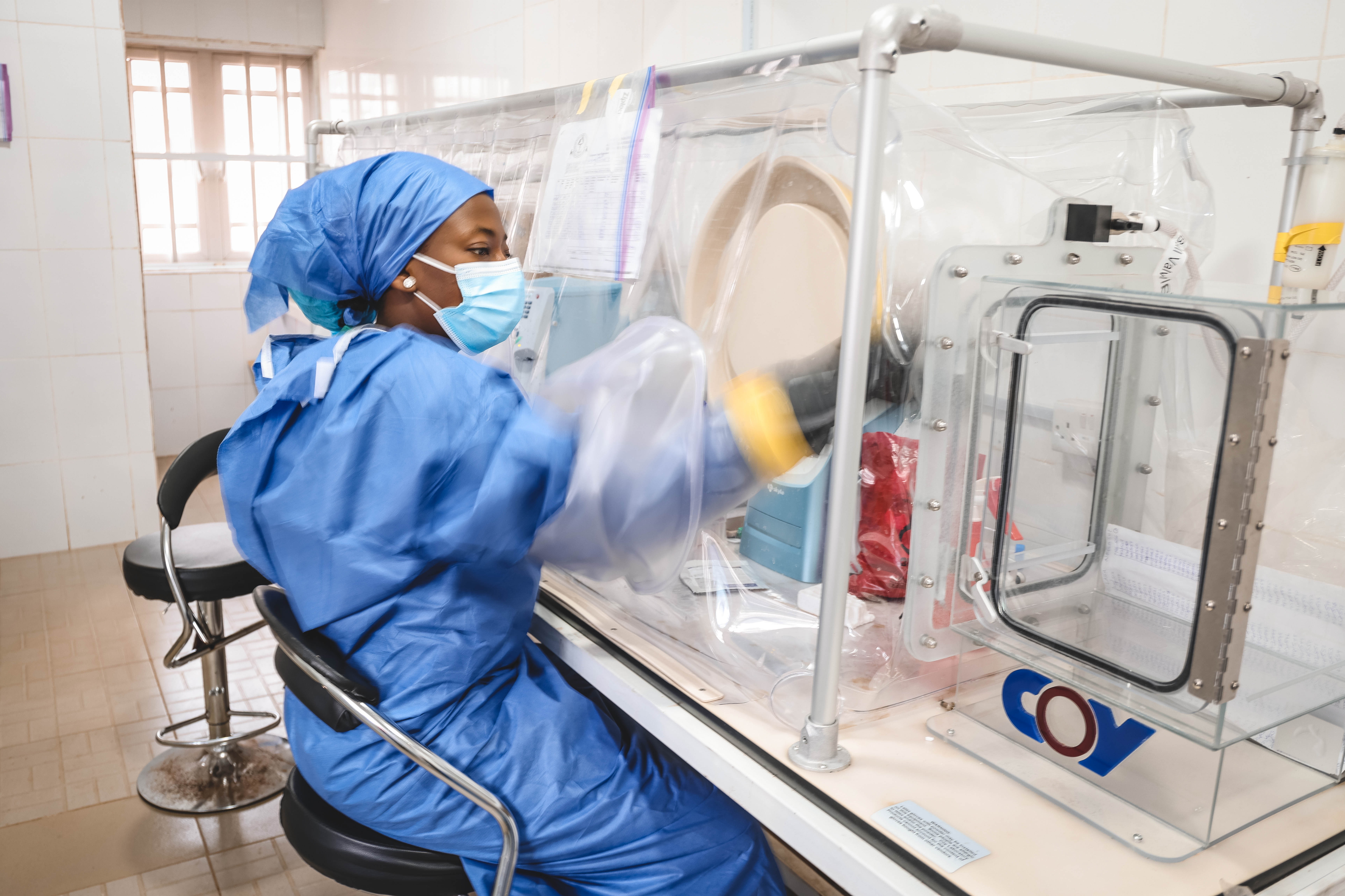 A healthcare professional working in a specialised Lassa fever treatment unit at Alex Ekwueme Federal University Teaching Hospital, Abakaliki. Photo: MSF